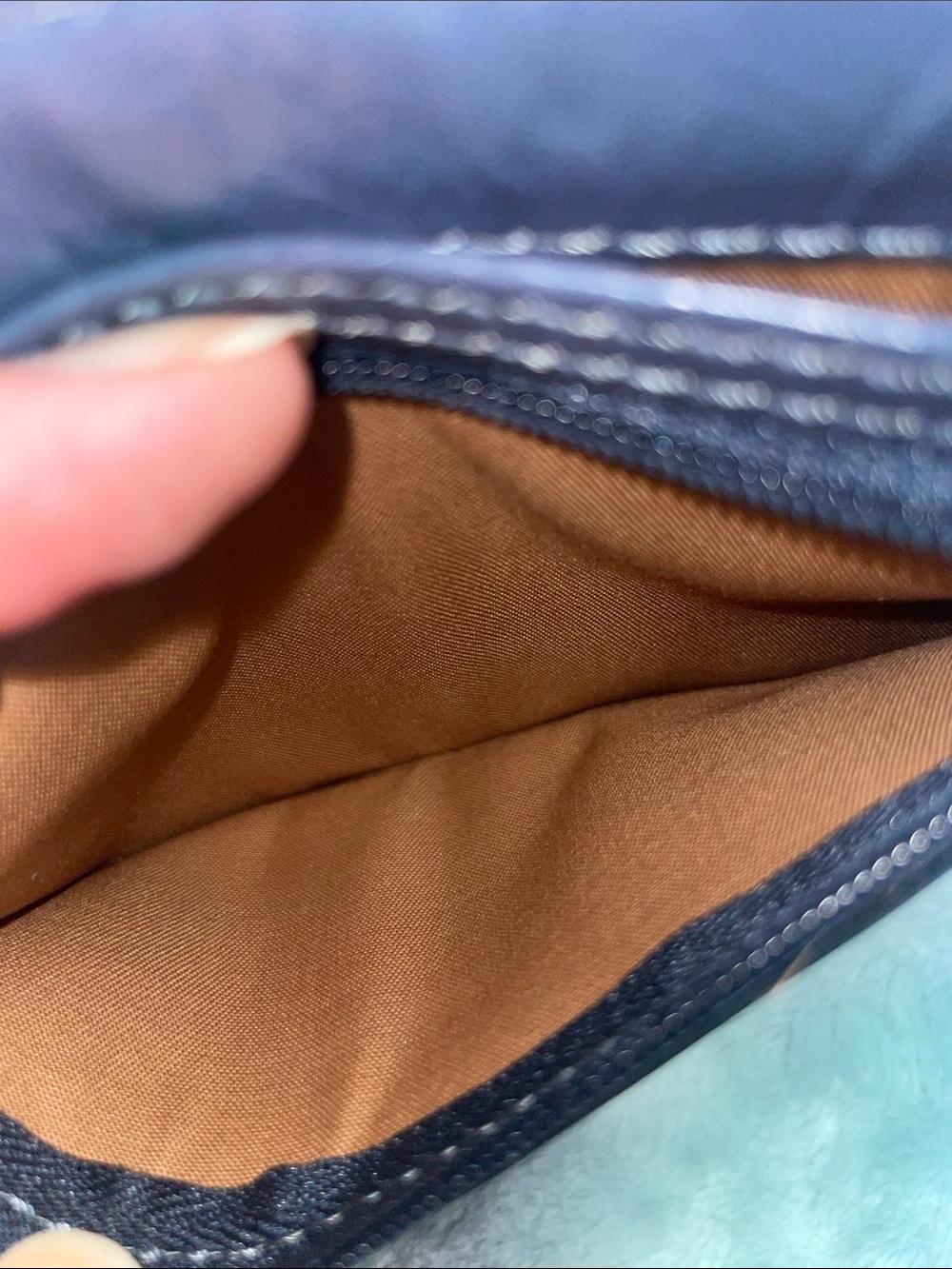 Hobo ‘Euro’ Slide Card Case - Picture 3 of 10